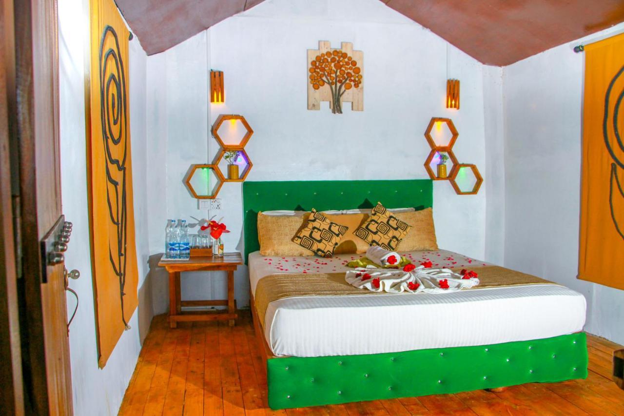 Experience The Comforts Of An Amazing Treehouse Сігірія Екстер'єр фото