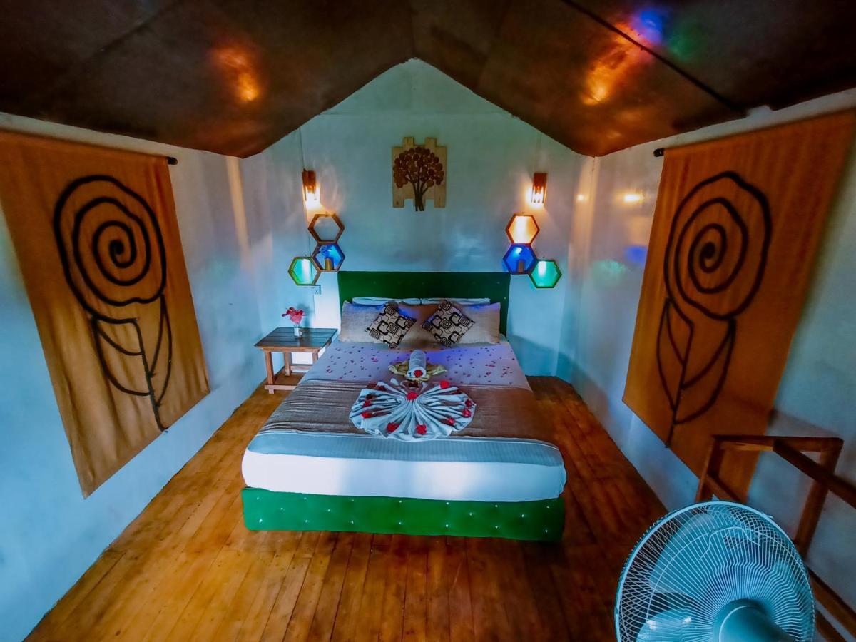 Experience The Comforts Of An Amazing Treehouse Сігірія Екстер'єр фото