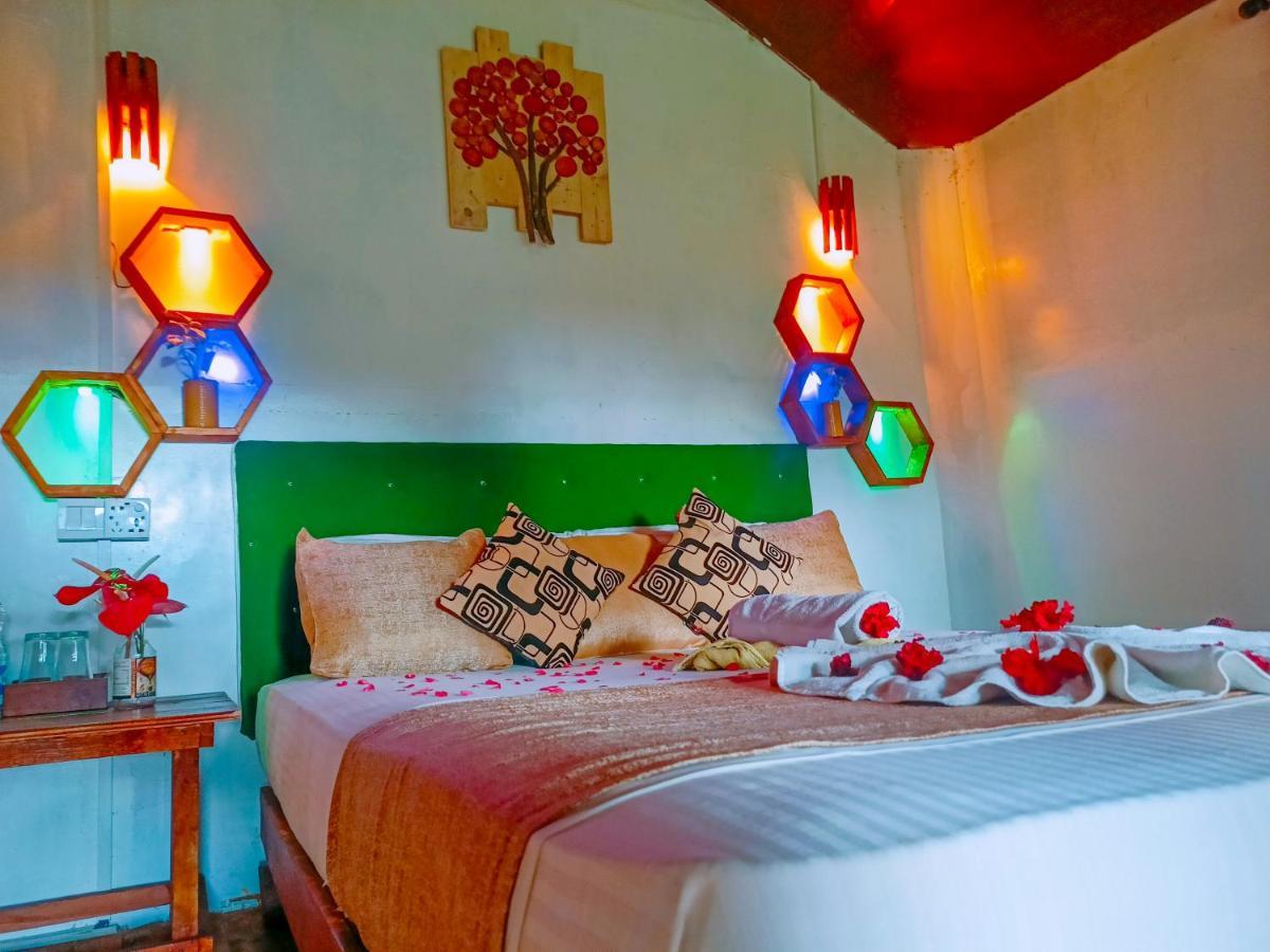 Experience The Comforts Of An Amazing Treehouse Сігірія Екстер'єр фото
