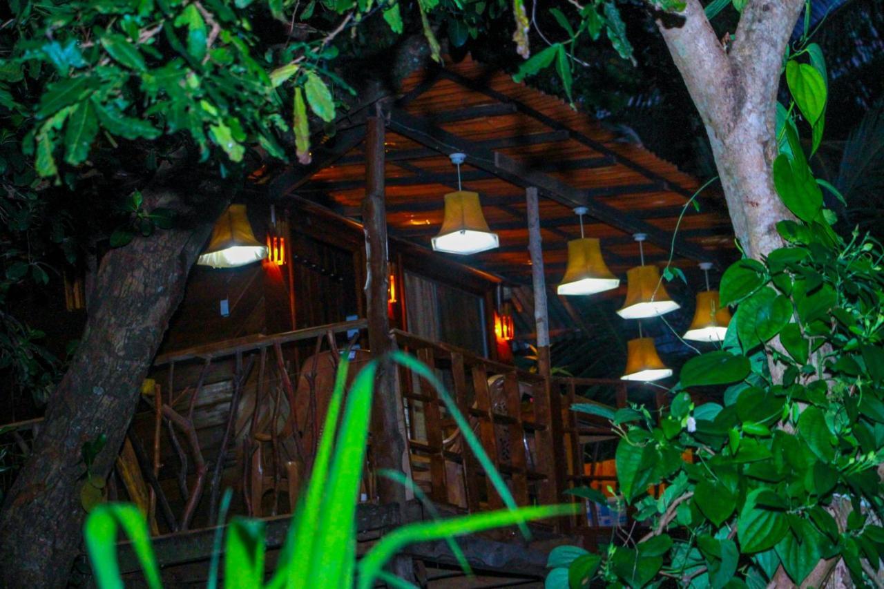 Experience The Comforts Of An Amazing Treehouse Сігірія Екстер'єр фото