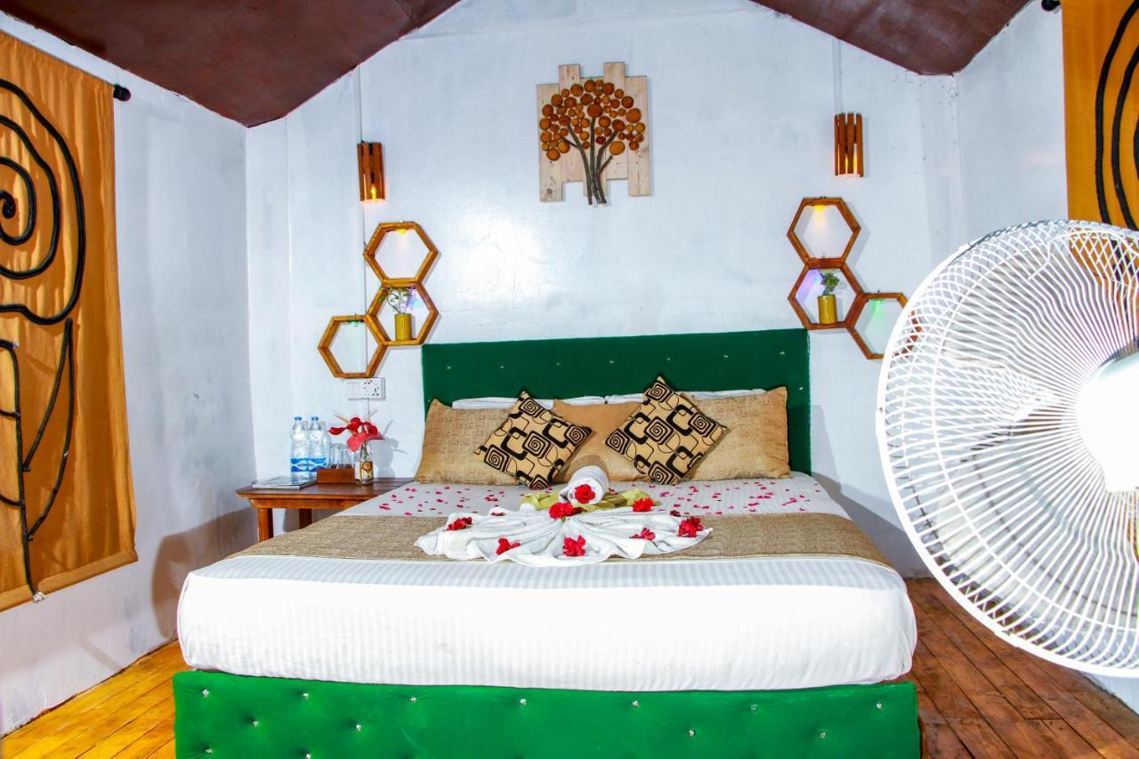 Experience The Comforts Of An Amazing Treehouse Сігірія Екстер'єр фото