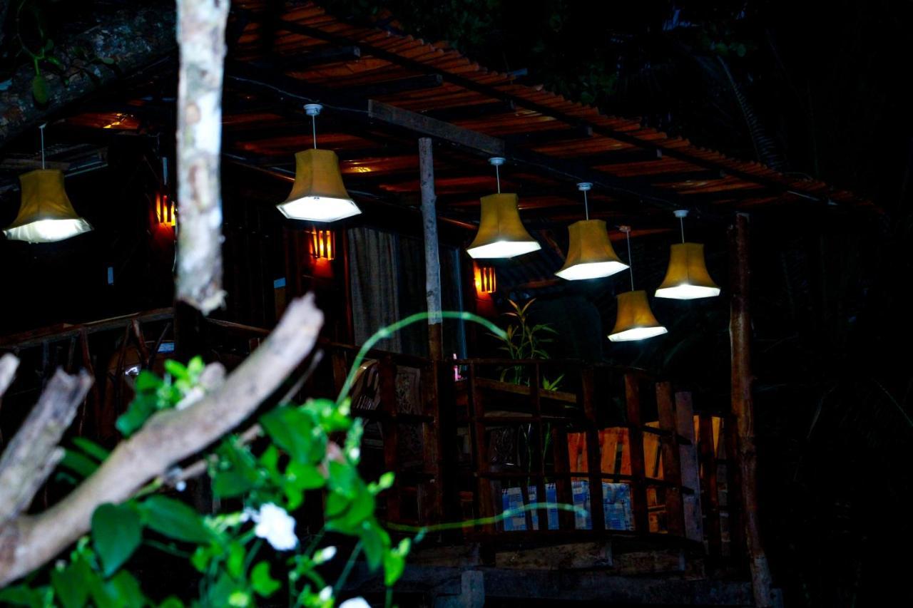 Experience The Comforts Of An Amazing Treehouse Сігірія Екстер'єр фото