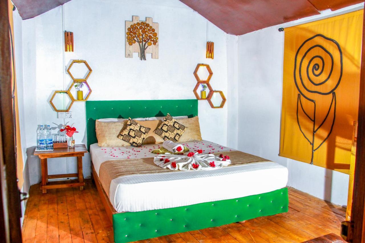 Experience The Comforts Of An Amazing Treehouse Сігірія Екстер'єр фото