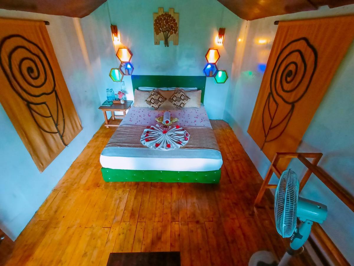 Experience The Comforts Of An Amazing Treehouse Сігірія Екстер'єр фото