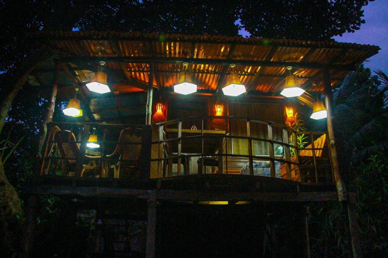 Experience The Comforts Of An Amazing Treehouse Сігірія Екстер'єр фото